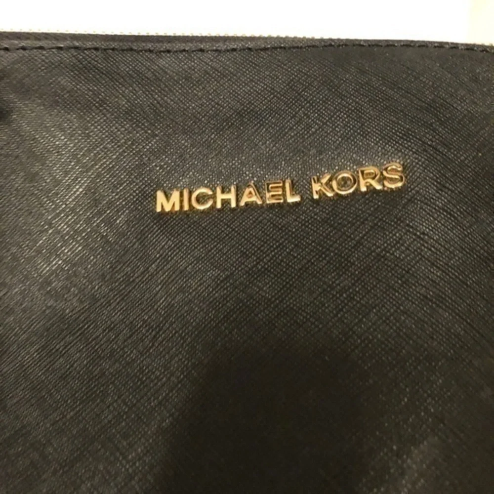 Michael kors black saffiano leather zipper bag